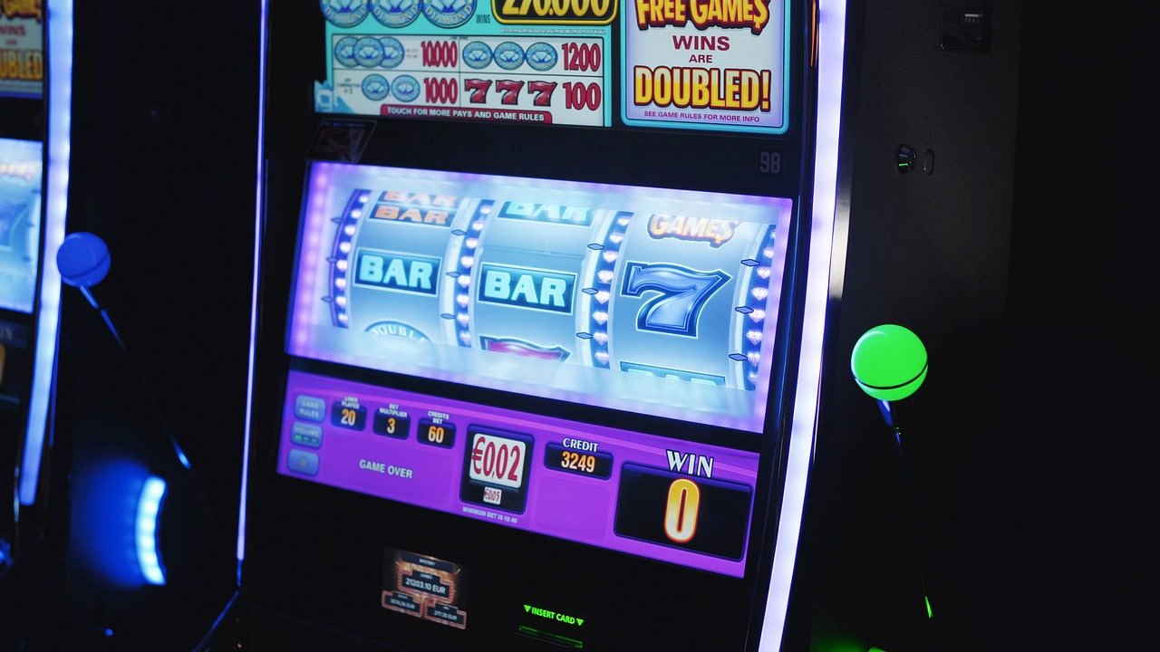 Antarmuka aplikasi togelhok menampilkan menu utama dengan slot games dan pasar olahraga